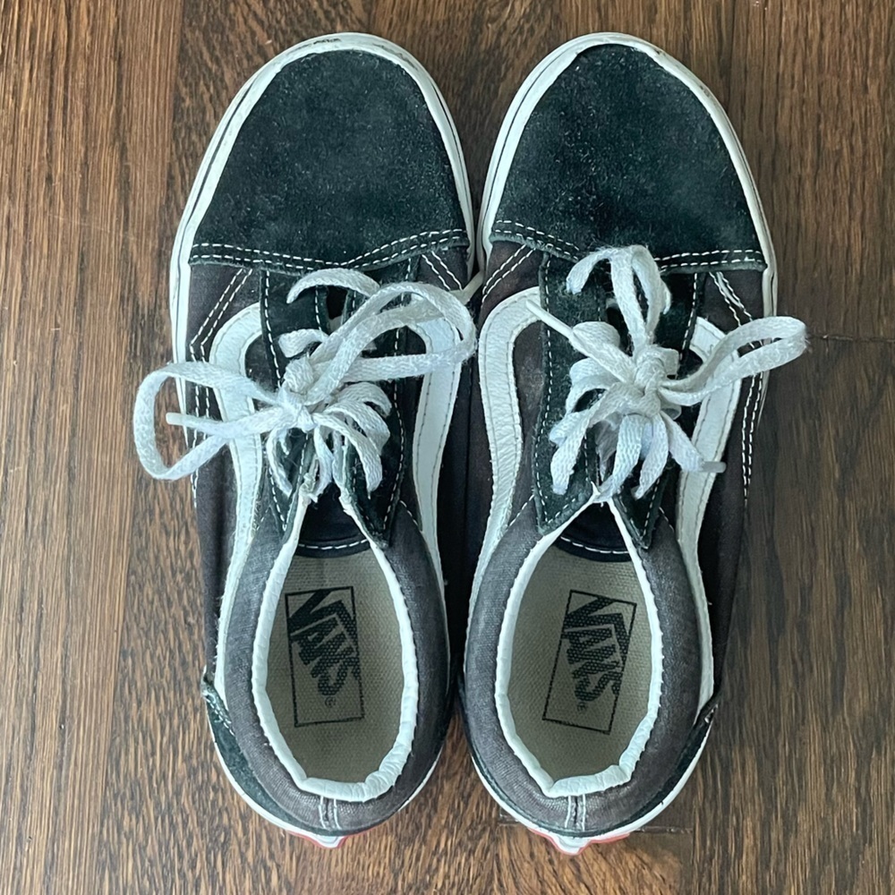 Unisex kids vans classic shoes